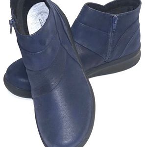 Clark’s clouds stepper ankle boots